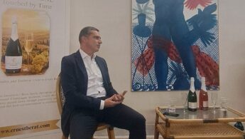 Ernest Berat: Η σαμπάνια ενός Έλληνα παραγωγού από την κοιλάδα του Μάρνη παρουσιάστηκε στην Αθήνα